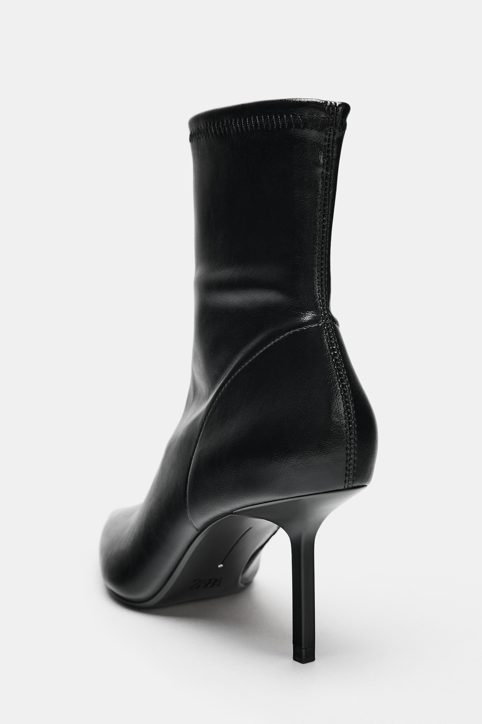 BOTTINES À TALONS